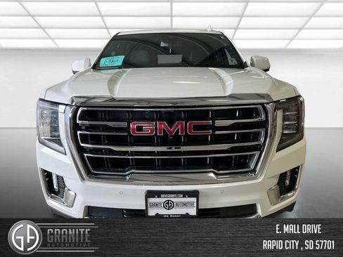 Used 2024 GMC Yukon XL SLT w/ SLT Luxury Package image 8