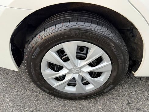 Used 2015 Toyota Corolla LE image 14