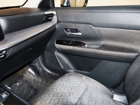 Used 2025 Nissan Kicks SV AWD/4WD image 41