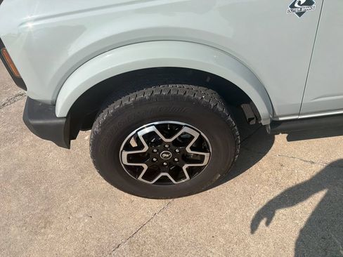 Used 2024 Ford Bronco Outer Banks AWD/4WD image 9