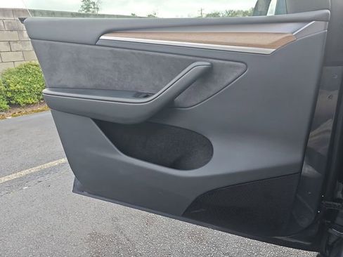 Used 2023 Tesla Model Y Long Range image 26