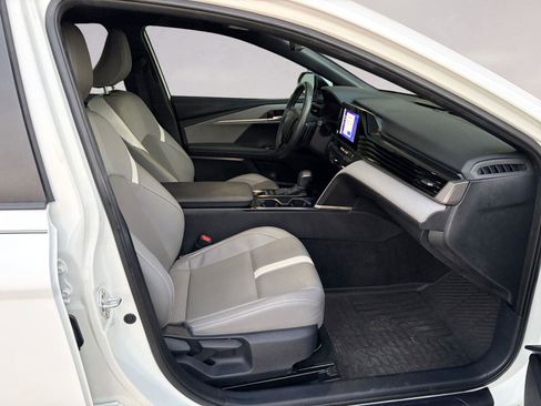 Used 2025 Toyota Camry SE image 15