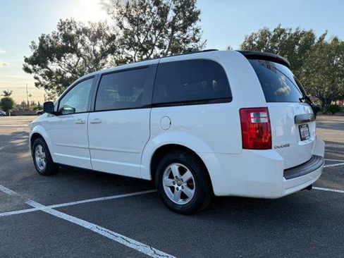 Used 2010 Dodge Grand Caravan Hero FWD image 5
