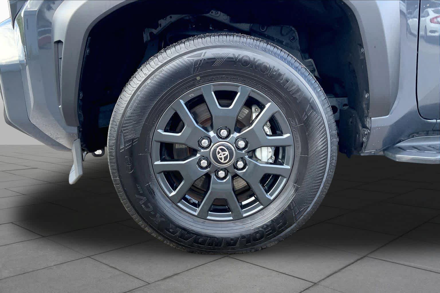 Used 2025 Toyota 4Runner SR5 AWD/4WD image 11
