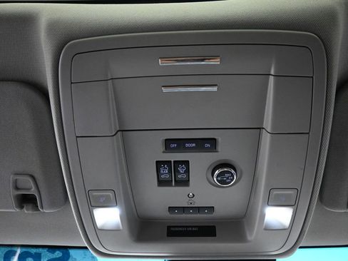 Used 2020 Chevrolet Suburban Premier image 21