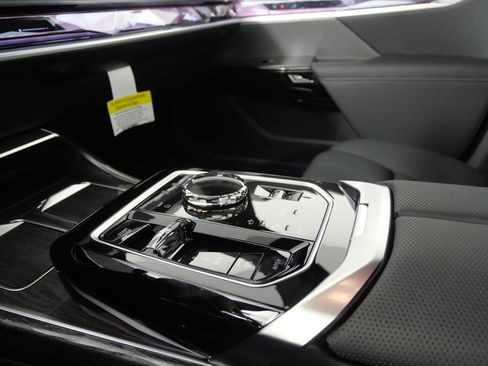 Used 2025 BMW i7 eDrive50 image 23