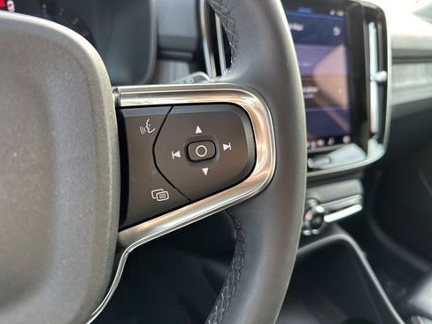 Certified 2023 Volvo XC40 B5 Plus w/ Climate Package image 27