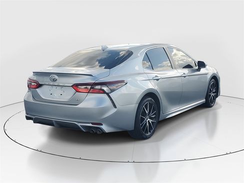 Used 2023 Toyota Camry SE image 7