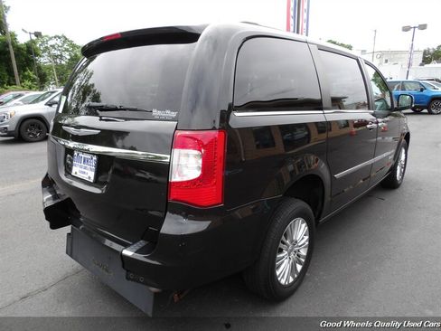 Used 2015 Chrysler Town & Country Touring-L w/ Driver Convenience Group FWD image 5