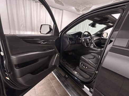 Used 2020 Cadillac Escalade Platinum w/ Escalade Sport Edition image 25