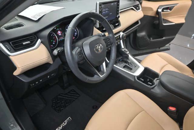 Used 2022 Toyota RAV4 XLE Premium FWD image 6