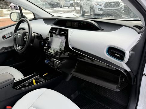 Certified 2022 Toyota Prius XLE image 13