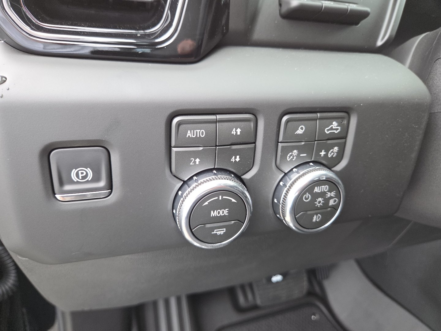 New 2026 GMC Sierra 1500 AT4 w/ Technology Package AWD/4WD image 5
