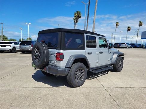 Used 2024 Jeep Wrangler Sport S image 9