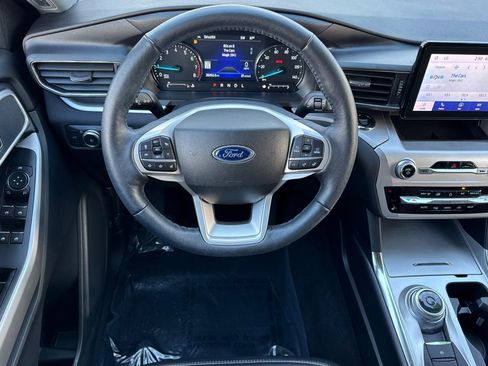Used 2022 Ford Explorer XLT w/ Equipment Group 202A image 14