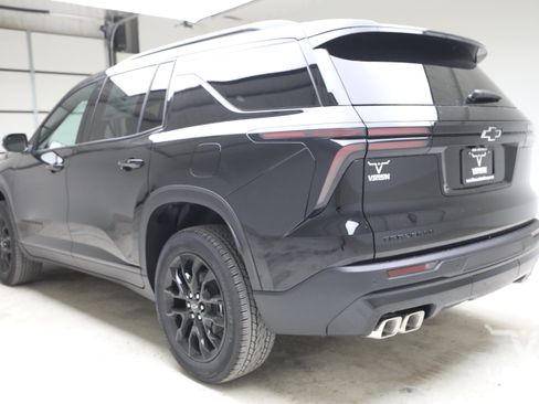 New 2026 Chevrolet Traverse LT w/ Midnight/Sport Edition FWD image 3