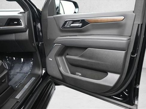 Used 2025 Chevrolet Tahoe High Country AWD/4WD image 29
