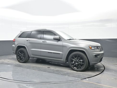 Used 2021 Jeep Grand Cherokee Laredo X image 8