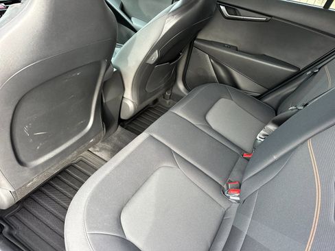 Used 2024 Kia Niro LX image 11