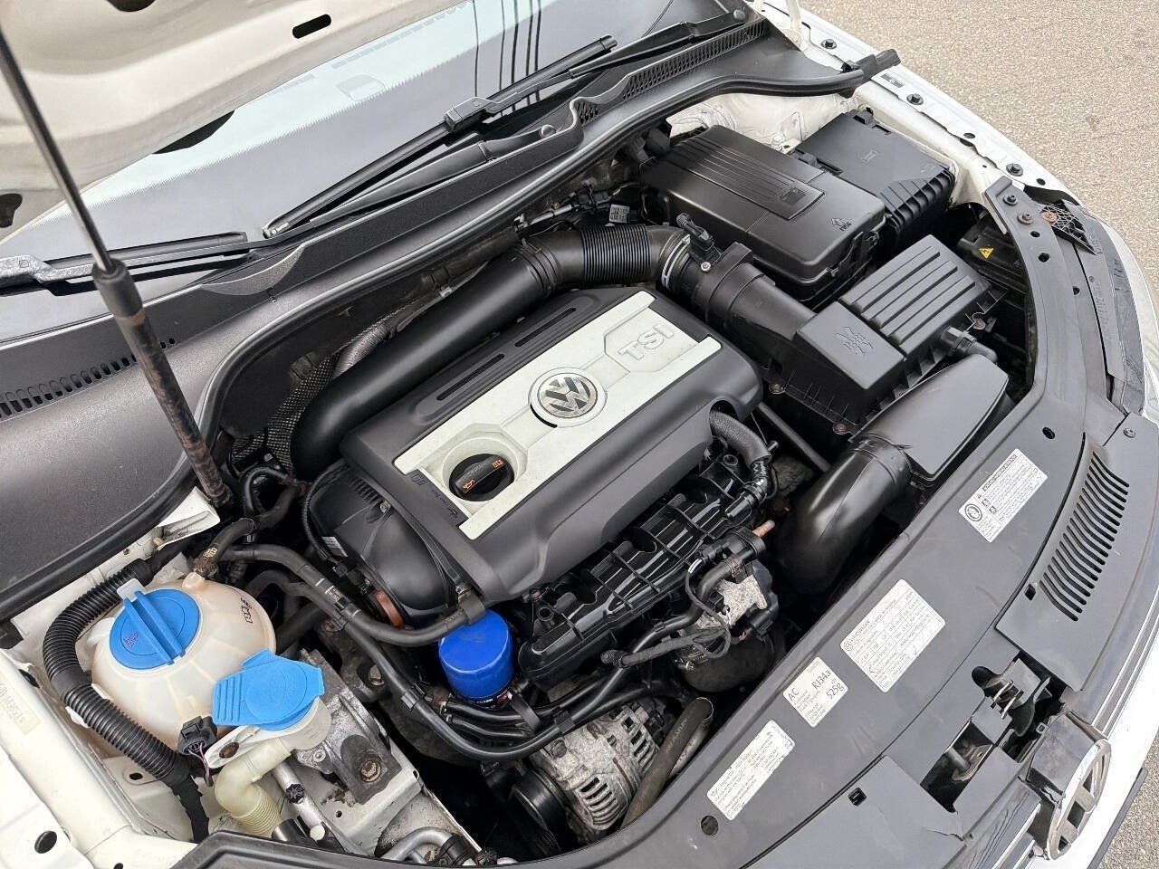 Used 2013 Volkswagen Eos Lux FWD image 12