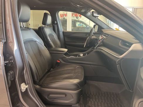 Used 2024 Jeep Grand Cherokee L Altitude image 21