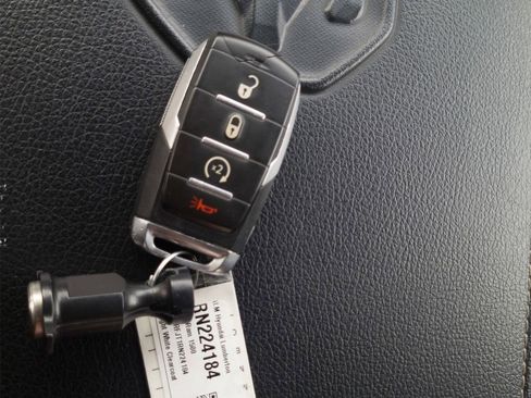 Used 2024 RAM 1500 Laramie image 19