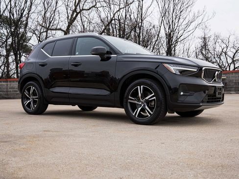 Certified 2023 Volvo XC40 B5 Plus w/ Driver Assist Package image 7