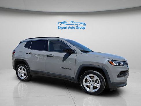 Used 2024 Jeep Compass Latitude AWD/4WD image 1