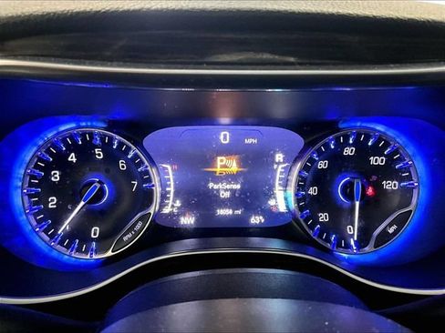 Used 2022 Chrysler Pacifica Limited AWD/4WD image 19