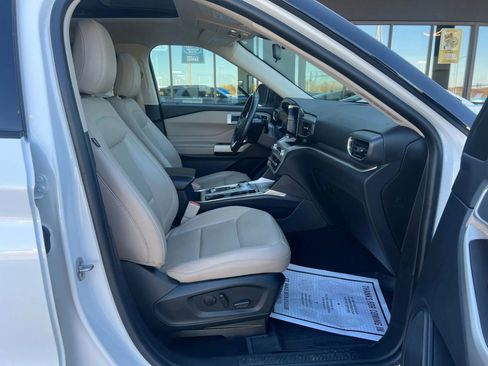 Used 2022 Ford Explorer XLT w/ Equipment Group 202A image 22