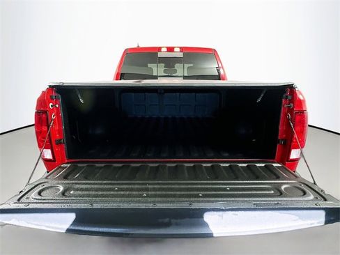 Used 2018 RAM 1500 SLT image 27