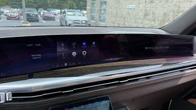 Used 2025 Cadillac Escalade Premium Luxury w/ LPO, Floor Liner Package AWD/4WD image 30