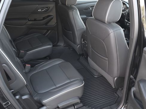 Used 2023 Chevrolet Traverse Premier image 43