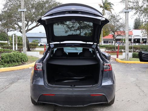 Used 2023 Tesla Model Y Long Range image 19