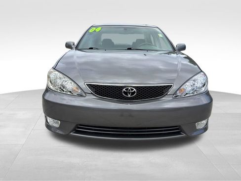 Used 2004 Toyota Camry XLE image 2