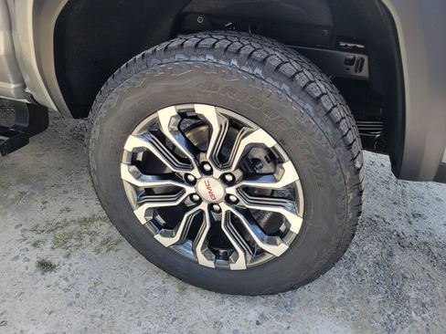 New 2026 GMC Canyon Denali AWD/4WD image 9
