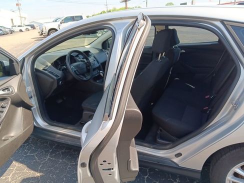 Used 2015 Ford Focus SE FWD image 9