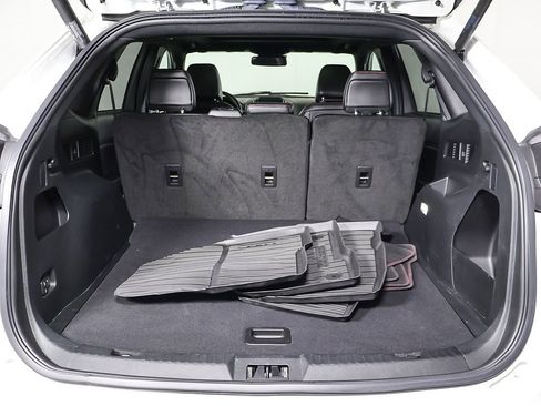 Used 2022 Ford Edge ST-Line image 15