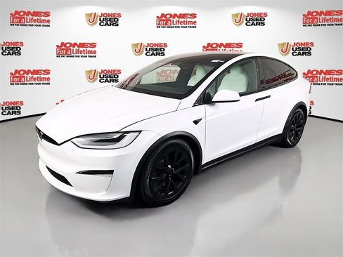 Used 2022 Tesla Model X image 11