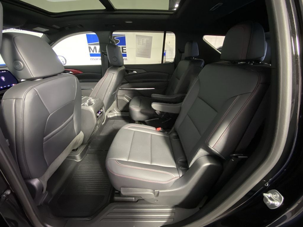 Used 2025 Chevrolet Traverse Z71 w/ Driver Confidence Package AWD/4WD image 31