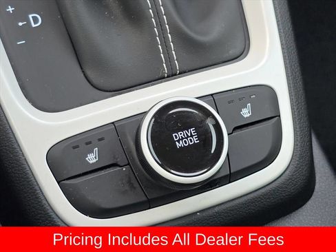Certified 2025 Hyundai Venue Limited FWD image 16