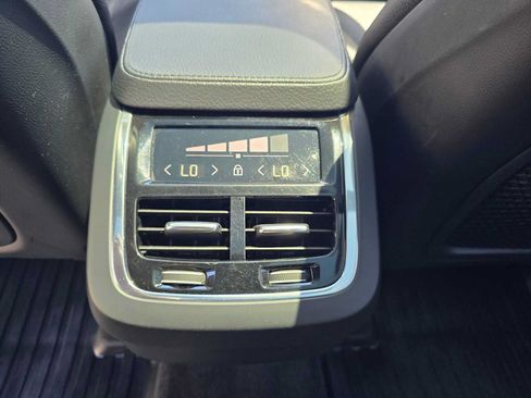 Used 2021 Volvo XC90 T6 Momentum w/ Protection Package Premier AWD/4WD image 18