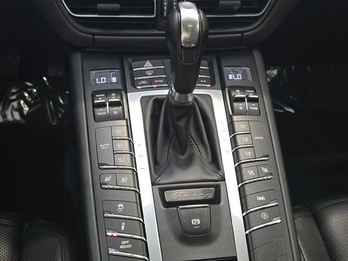 Used 2019 Porsche Macan S AWD/4WD image 17