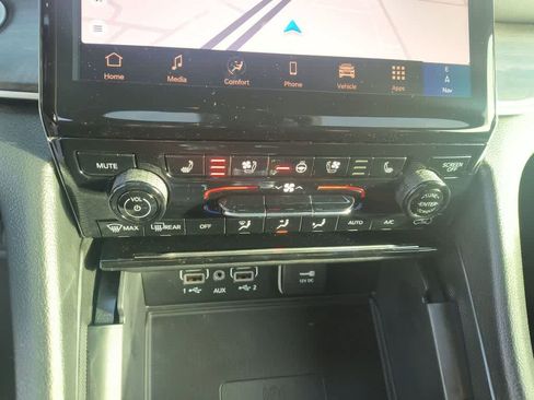 New 2025 Jeep Grand Cherokee L Limited w/ Luxury Tech Group II image 19