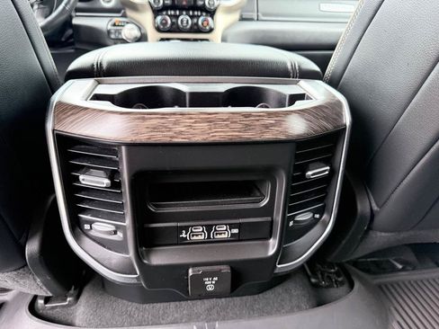 Used 2019 RAM 1500 Laramie AWD/4WD image 16