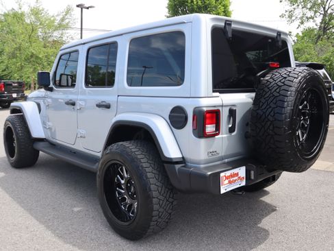 Used 2022 Jeep Wrangler Unlimited Sahara AWD/4WD image 8