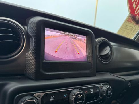 Used 2023 Jeep Wrangler Sport S image 17