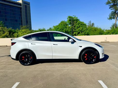 Used 2022 Tesla Model Y Long Range AWD/4WD image 5