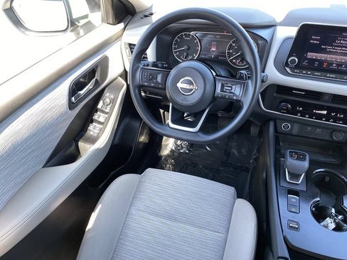 Certified 2023 Nissan Rogue SV FWD image 16