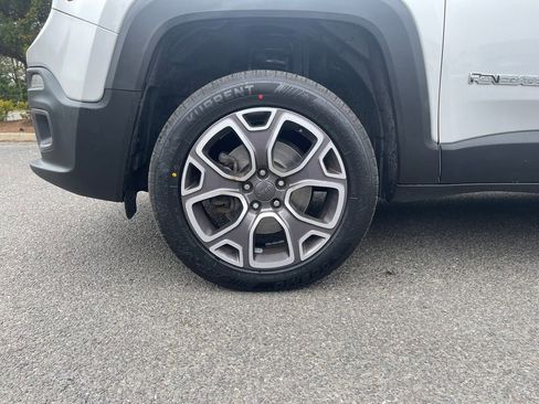 Used 2016 Jeep Renegade Limited image 12